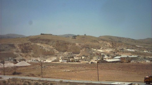 التقى وزير البيئة ناظم الخوري في مكتبه في الوزارة قبل ظهر اليوم، النائب جوزف المعلوف على رأس وفد من بلديات البقاع الشرقي، في حضور رئيس اتحاد بلديات شرق زحلة رفيق...