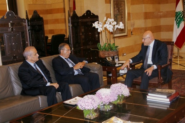 1440773895_PrMinisterTammamSalammeetsFormerMinisterTarekMetriresized