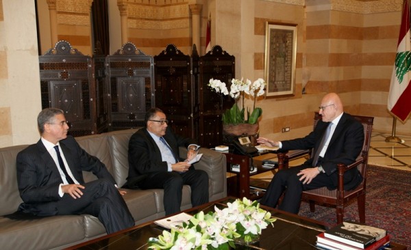 1447693815_PrMinisterTammamSalammeetsaDelegationofWorldBankresized